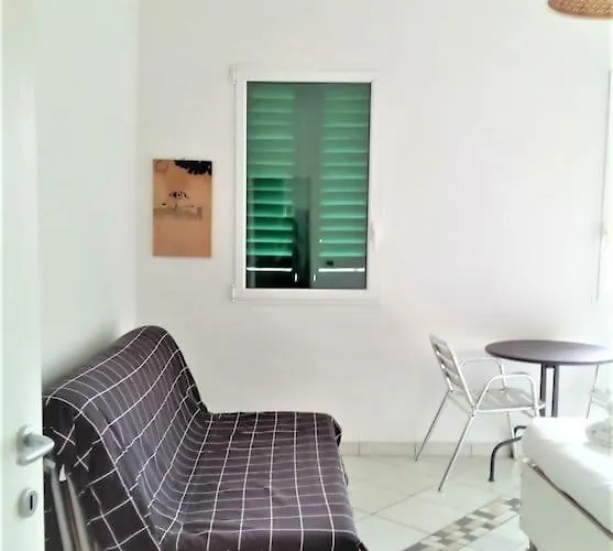 Bright Near Piazza Dei Ciompi Φλωρεντία